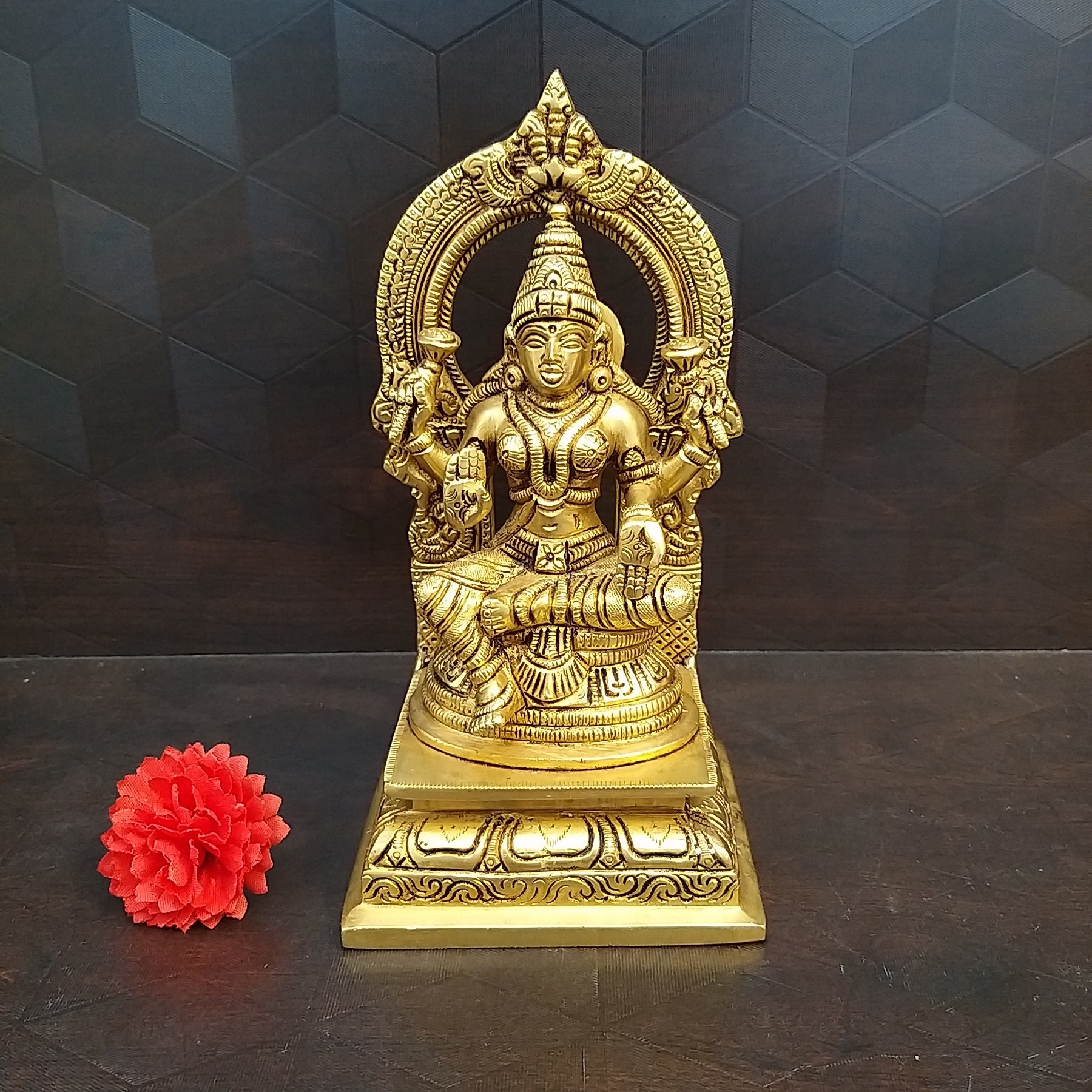brass-goddess-lakshmi-idols-pooja-items-hindu-god-statues-home-decor-gift-online-india Brass Lakshmi with Arch Statue