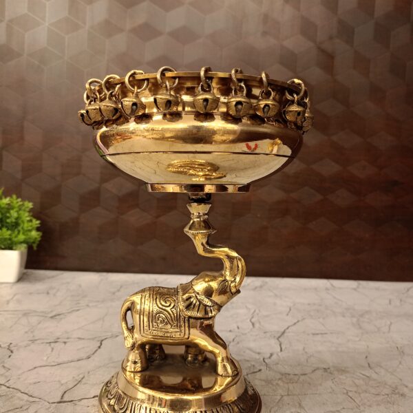 Brass elephant uruli