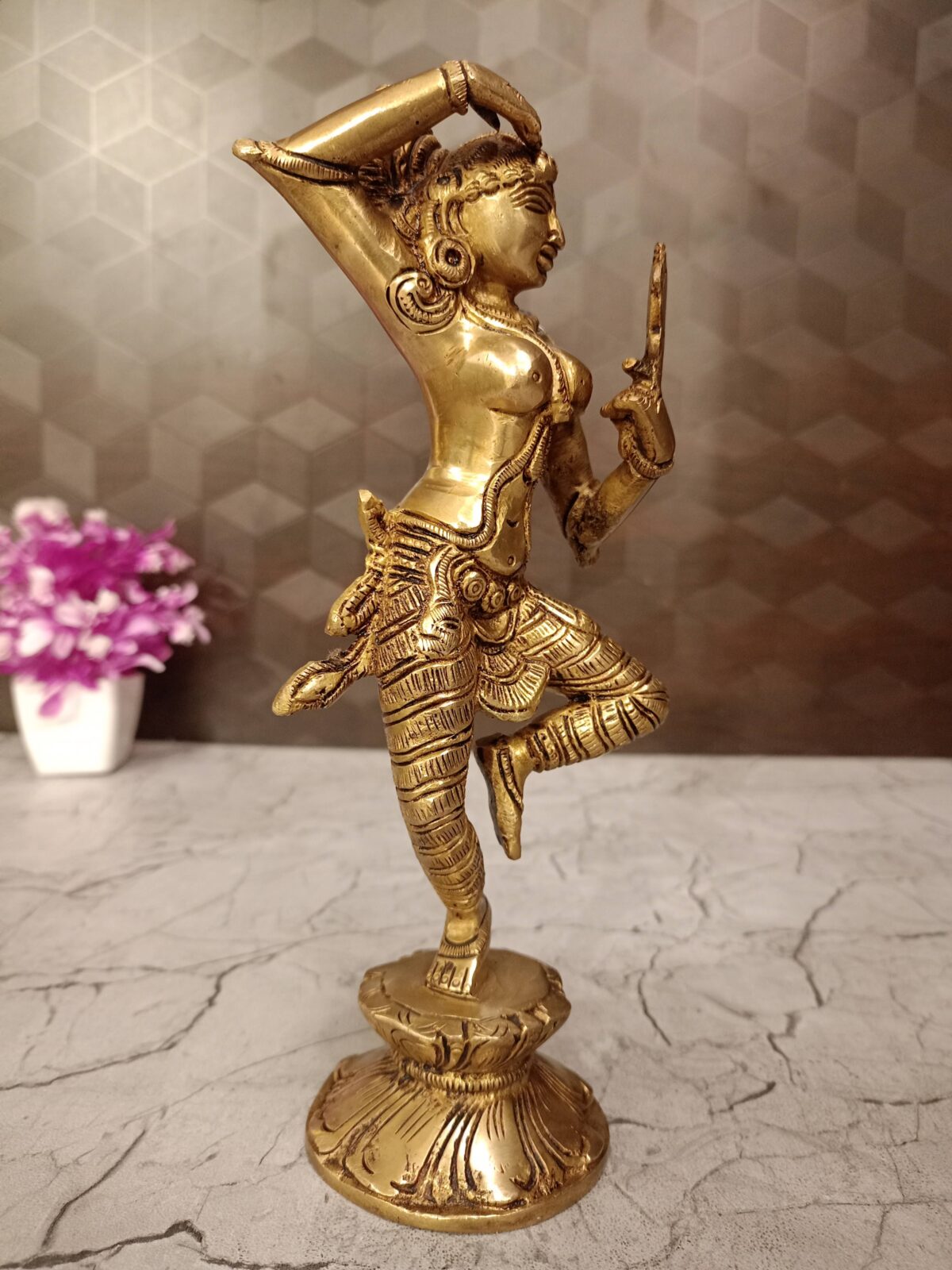 brass decor lady gift show piece vgocart coimbatore india2 scaled