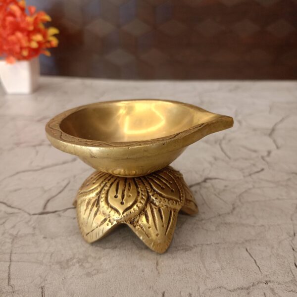 Brass Single Face Diya With Lotus Base 3''