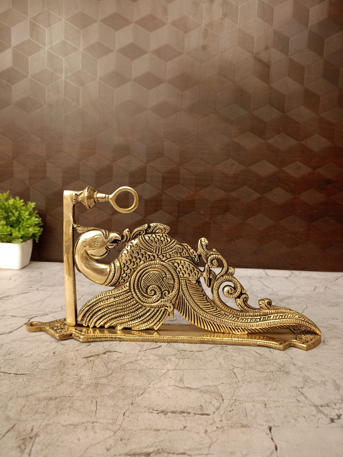 brass-peacock-wall bracket