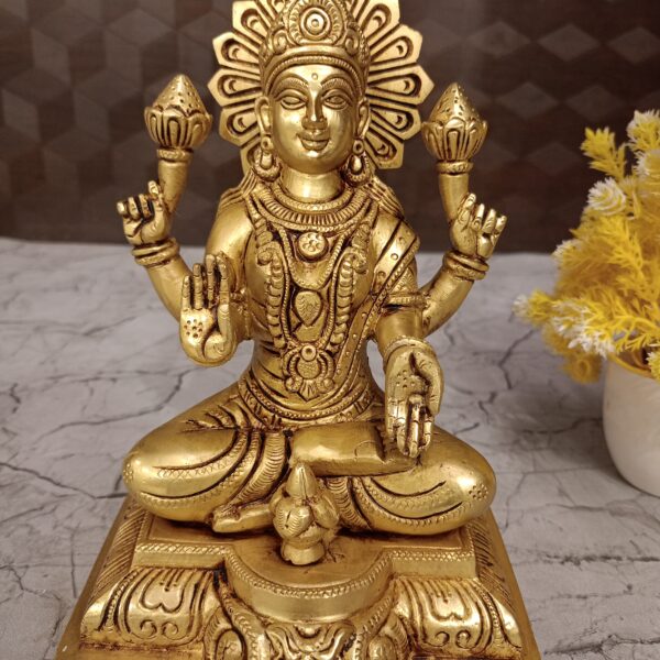 Buy Brass Lakshmi Statue With Kalasam 7.5"