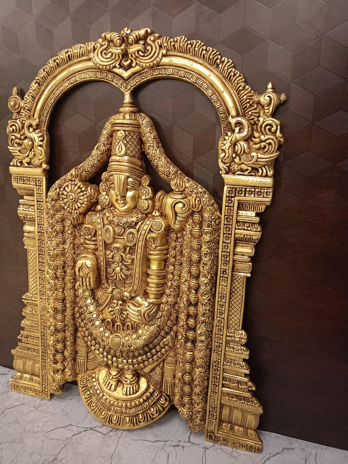 brass wall mount peumal idol pooja gift handcraft vgocart coimbatore india2 scaled