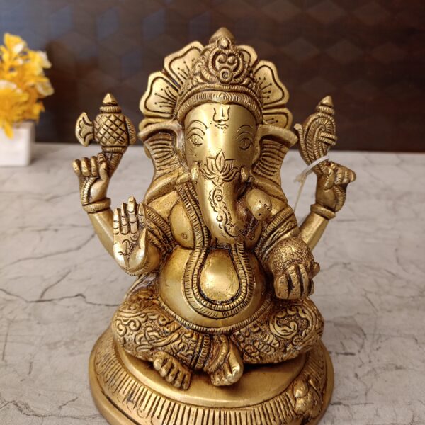 Brass Gnaesha Sitting On Round Base idol